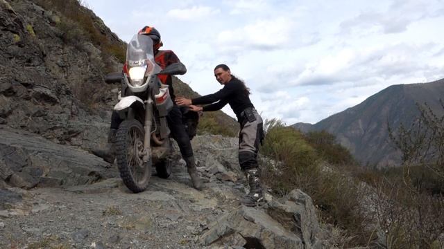 Эндуротур на турэндуро по Горному Алтаю. Тропа Иня-Тюнгур, ретранслятор у Белого Бома. Часть 5 смотреть онлайн