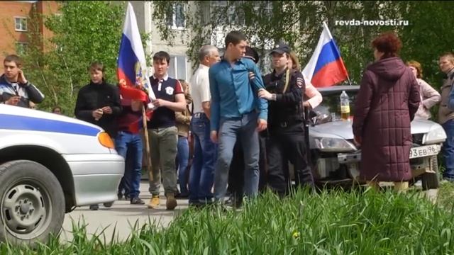 Бурные проводы, мокрые заборы. Жители Ревды недовольны отправкой призывников в армию смотреть онлайн