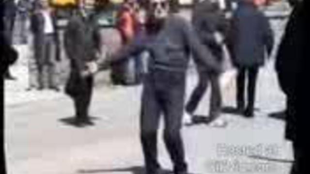 дед отжигает под витаса))))))