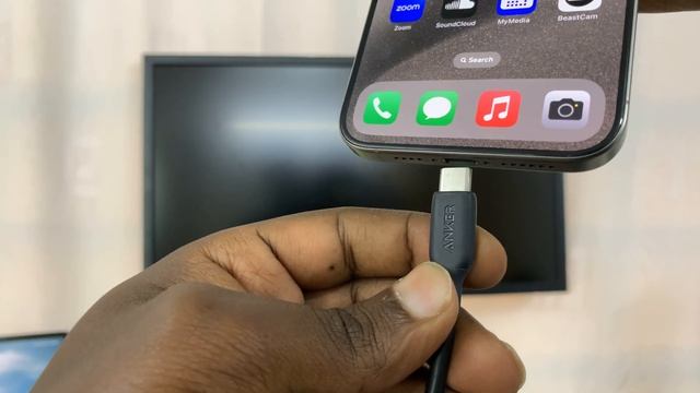 How To Connect iPhone 15 & iPhone 15 Pro To Monitor via HDMI Cable смотреть онлайн