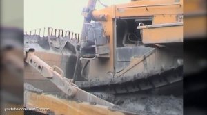 Добыча золота на Колыме. Артель Элита. Поселок Мальдяк. Работает бульдозер Caterpillar D10N