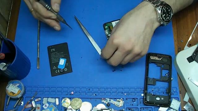 ZTE Дребезжит слуховой динамик (замена спикера) смотреть онлайн