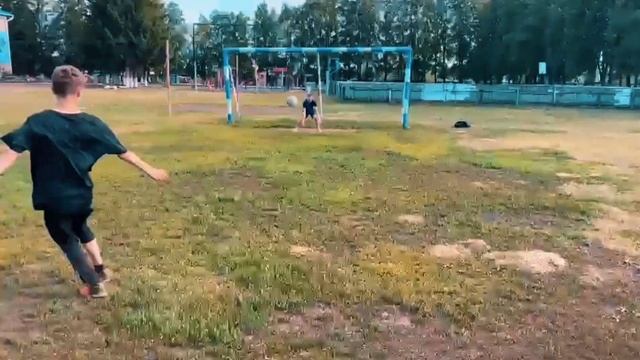 ФУТБОЛЬНЫЕ ЧЕЛЕНДЖИ НА СТРИЖКУ НАЛЫСО!!!!!! С УЧАСТИЕМ ИГРОКОВ ГАСТЕЛЛО, КАЛХОЗКИ И ВПЕРЕД смотреть онлайн