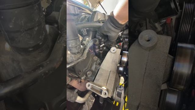 Coolant Thermostat Housing Replacement (06-10 Ford Explorer). AT HOME REPAIR! смотреть онлайн