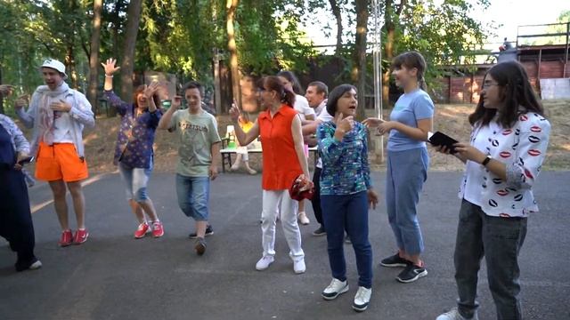 6 лет Лестнице, ролик смотреть онлайн