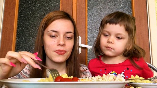 Мукбанг Оливье Пюре соленья / Домашняя еда / Mukbang Potato And Olive Tomato / No ASMR