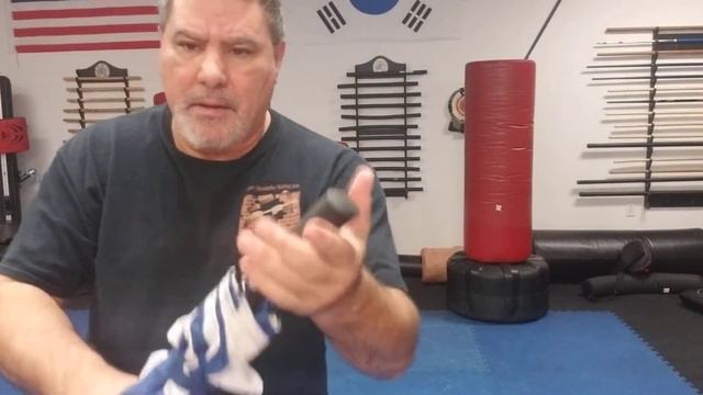Cane self-defense on using your umbrella for self defense like a cane this is just a quick review. смотреть онлайн