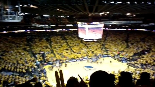 Roaracle crowd is LOUD during timeout смотреть онлайн