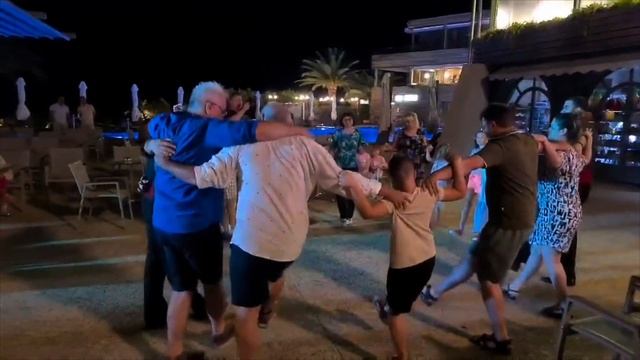 СРБИ, БУЗУКИ И СИРТАКИ