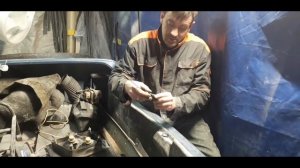 Как открыть багажник на Волге.