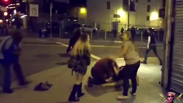 Афроамериканец появился, как нельзя вовремя смотреть онлайн