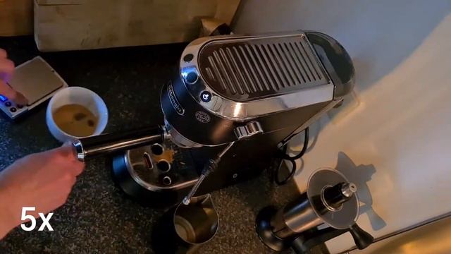 DeLonghi Dedica EC685 - Latte art Tulip - Home Barista смотреть онлайн