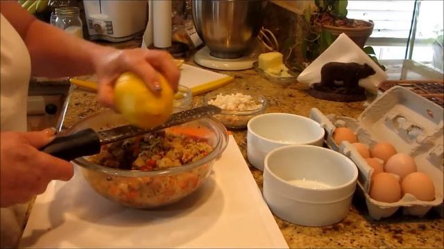 How To Make Crab Cake Style Eggs Benedict By Linda's Pantry смотреть онлайн