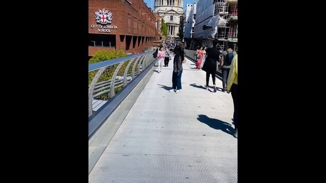 Must visit! St Paul Cathedral Church in London смотреть онлайн