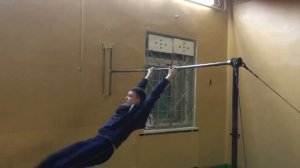 Упражнение 20. Соскок махом назад на перекладине для 3-5 курсов (обучение)