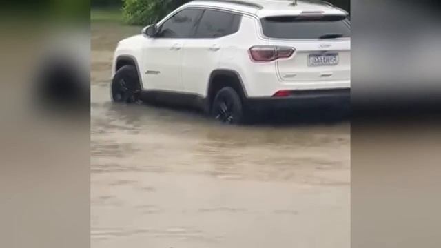 The largest flood caused chaos and submerged streets in Sao Paulo, Brazil смотреть онлайн