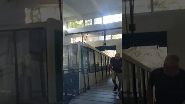 Фуникулёр и парк роз смотреть онлайн