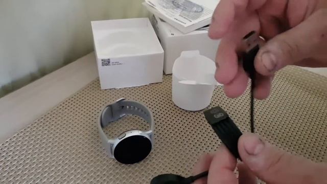 Распаковка Samsung Galaxy Watch Active2 40мм смотреть онлайн