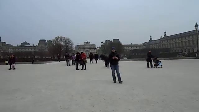 Le Louvre et Les Jardin des Tuileries à Paris смотреть онлайн