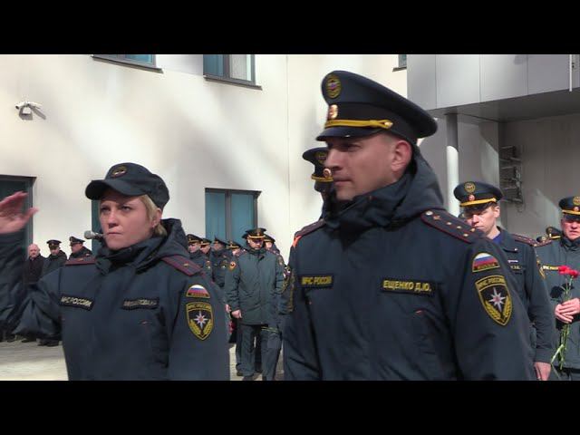 Огнеборцы Свердловской области почтили память коллег, погибших при исполнении служебного долга смотреть онлайн