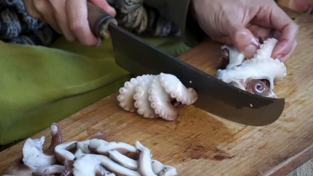 Moroccan Octopus Tagine ?? أفضل الأخطبوط طاجين / Bushcraft Cooking смотреть онлайн