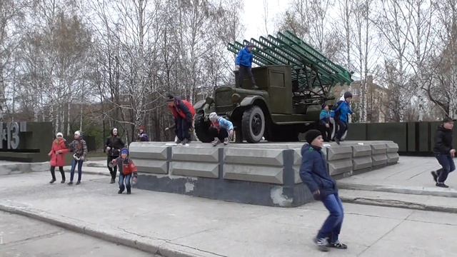 У монумента Славы. Самоходная установка, Катюша, Танк смотреть онлайн