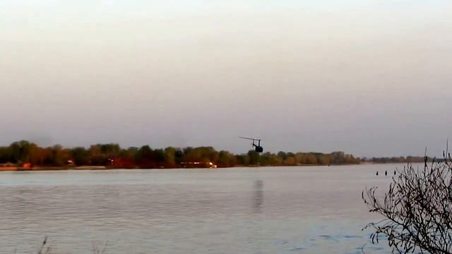 Вертолёт над водой смотреть онлайн
