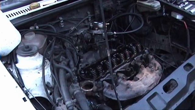 Demontaż głowicy Ford Fiesta 1.1 i jej stan. смотреть онлайн