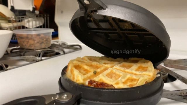 ? Wonderffle Stuffed Waffle Maker -- Gadgetify смотреть онлайн