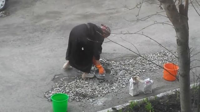 Бабка ремонт дороги))) Дороги России))) смотреть онлайн