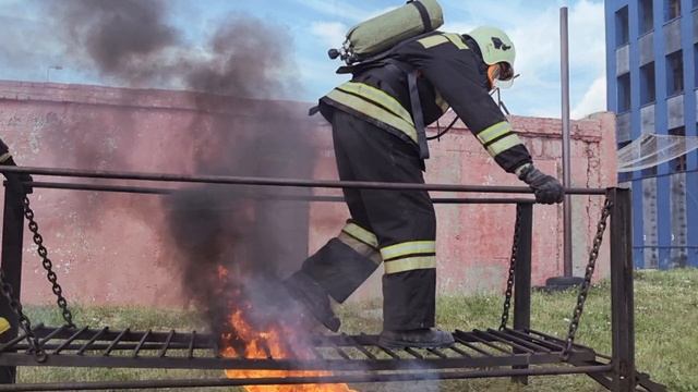 #БудниМЧС. Тренировка газодымозащитников смотреть онлайн