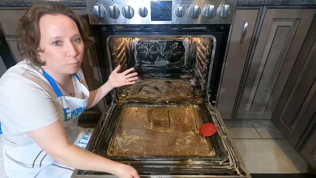 The Best Way To Clean A Horribly Dirty Oven [Before And After] смотреть онлайн