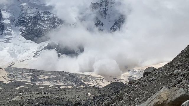 #Безенги, #лавина со склонов #Дыхтау и #ледник #Мижирги. смотреть онлайн