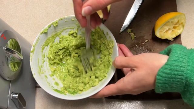 ЭТОТ ГУАКАМОЛЕ СВОДИТ С УМА. Полезная еда. Вкусная закуска к столу. смотреть онлайн