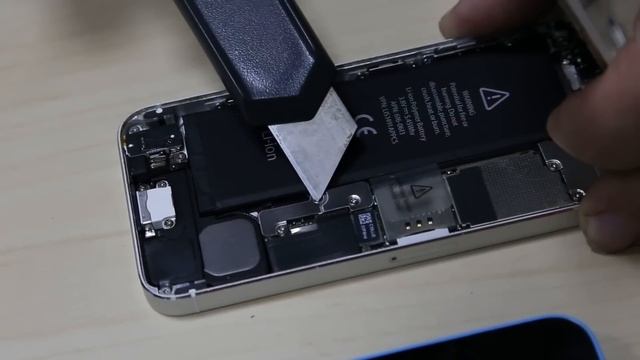 Ваш iPhone в воде! Залили айфон! Расскажем как его спасти ножом и присоской! смотреть онлайн