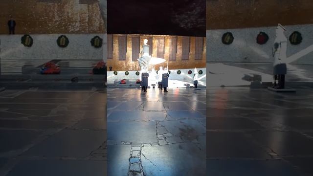 Смена караула у вечного огня Мамаев Курган 2019 смотреть онлайн