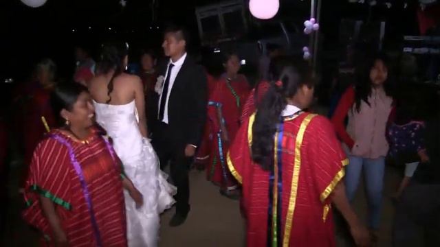 Boda de Luz Estrella y Cesar Alfonso en Cerro Pajaro, Oaxaca Parte 2 смотреть онлайн