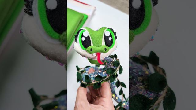 Змея из фетра своими руками 🐍🎄 #feltli #годзмеи #змеяизфетра #фетр #изфетра #игрушкиизфетра смотреть онлайн