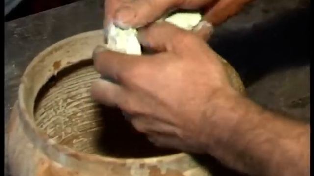 20.000 piezas de CERÁMICA moldeadas, decoradas y cocidas en un HORNO TRADICIONAL de leña смотреть онлайн