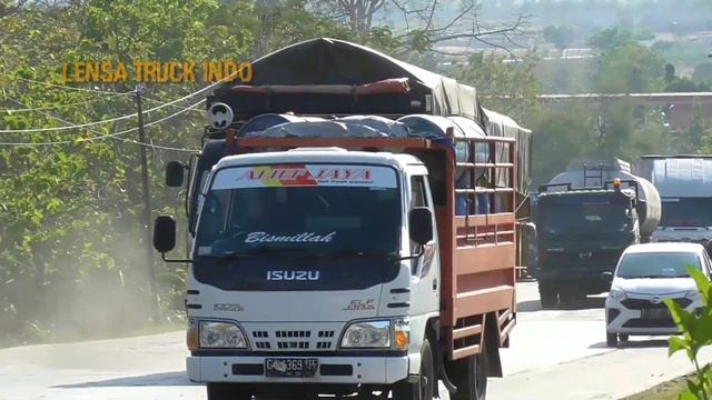 Nissan Big Thumb Ngebul Parah Saat Nanjak Bikin Sesak napas Pengendara Lain смотреть онлайн