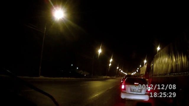 Зачем стоять в пробке..... Когда есть лакомая встречка!!! смотреть онлайн