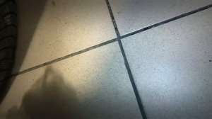 Диагностика стука передней подвески Mercedes S W221 — снятие пневматической стойки амортизатора.