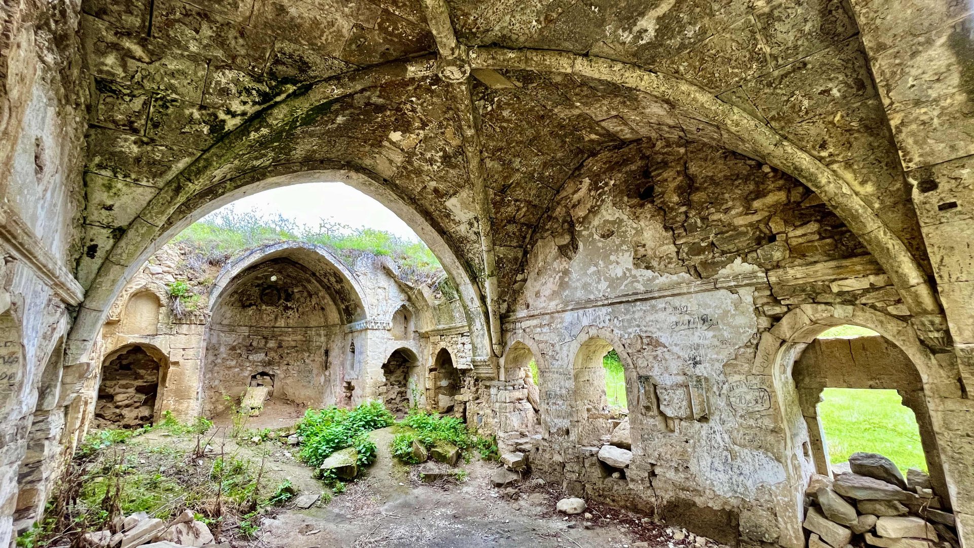 Самый древний Армянский ХРАМ в Крыму-Я ПОРАЖЕН!Белая СКАЛА и огромная поляна ПИОНОВ!Белогорск 2023 смотреть онлайн