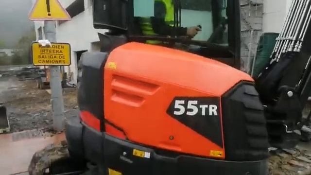 #Eurocomach 55TR picando con martillo #Tabe MT265. #Laimbadi, parte de tu equipo. смотреть онлайн