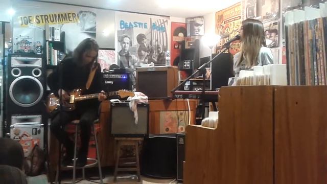 Medicine Boy Live @ Le Labo, Pale Blue Eyes (Velvet Underground cover) смотреть онлайн