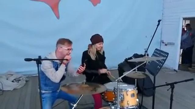 Рита осваивает барабаны смотреть онлайн