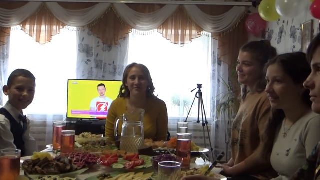 У Ани День рождение! Наши поздравления! Ура! смотреть онлайн