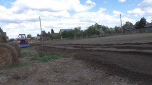 Фрезерую огород. Т-25 и фреза.