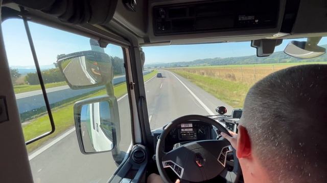 Truck Driving POV I Renault T480 HIGH CAB in Slovakia смотреть онлайн