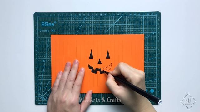 HALLOWEEN PAPER LANTERNS / HOW TO MAKE PAPER JACK O LANTERNS / HALLOWEEN DECORATION